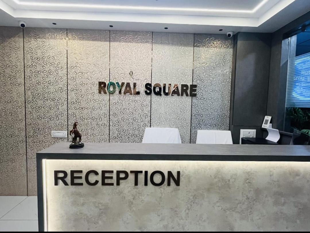 Hotel Royal Square Гандинагар Экстерьер фото