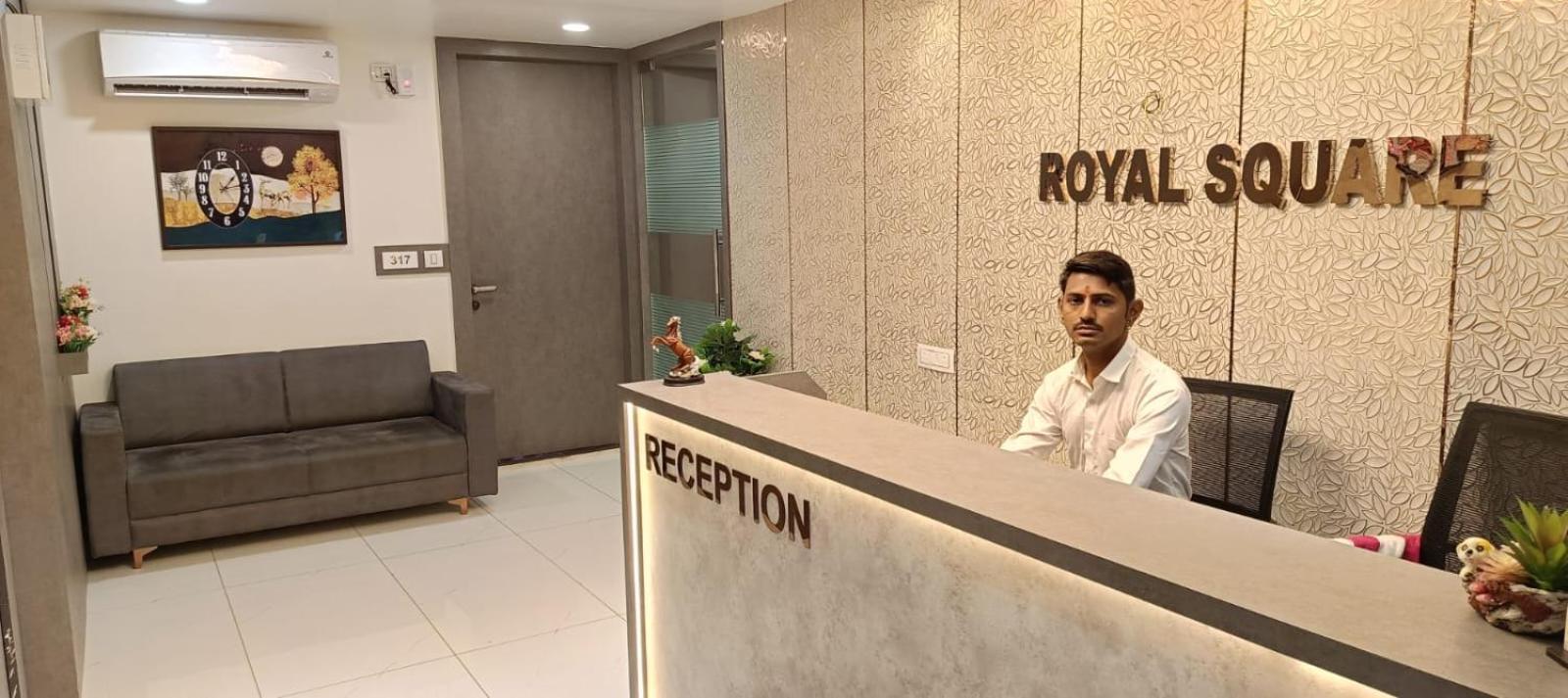 Hotel Royal Square Гандинагар Экстерьер фото