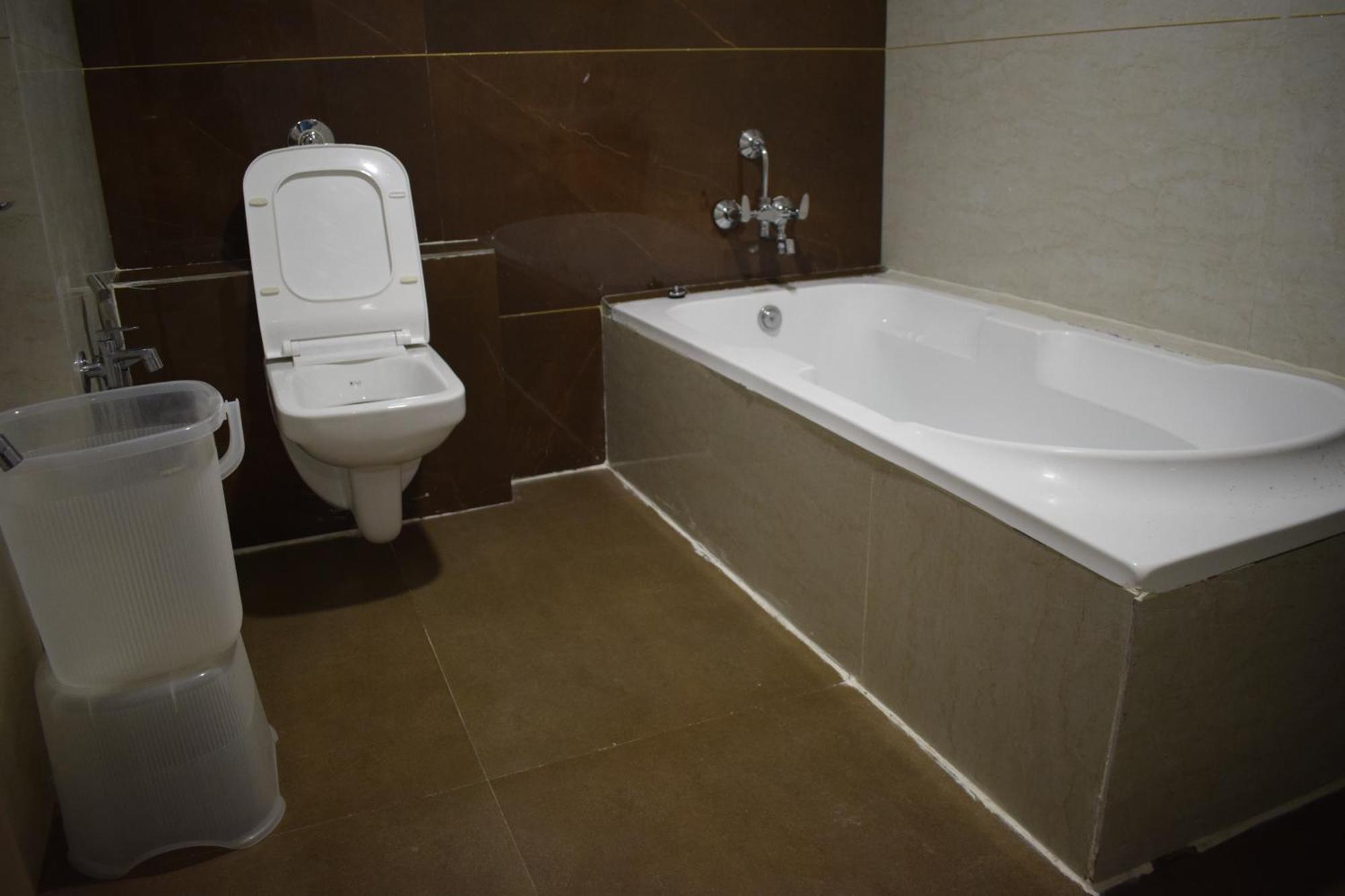 Hotel Royal Square Гандинагар Экстерьер фото
